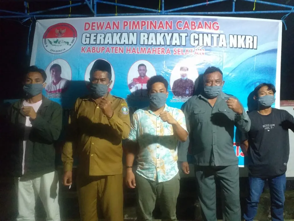 DPC Gercin Bagikan Masker di Desa Nondang-Maluku Utara