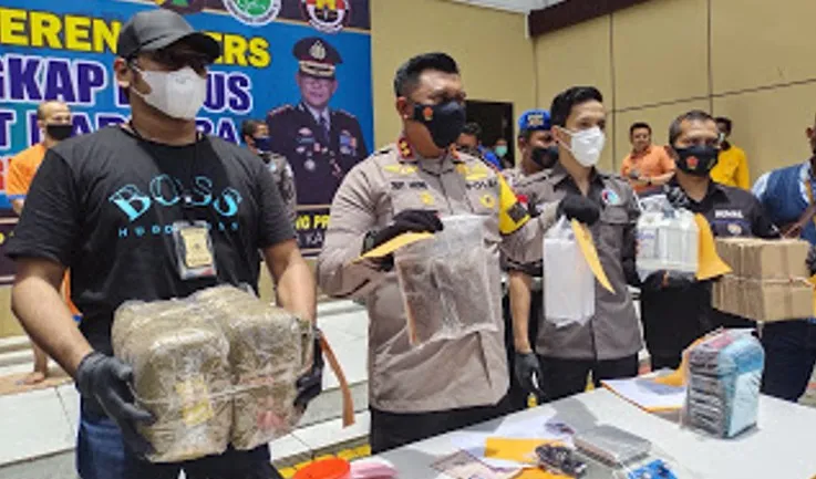 Satreskoba Polresta Sidoarjo Tangkap WNA Asal Palestina Penikmat Ganja Gorilla 