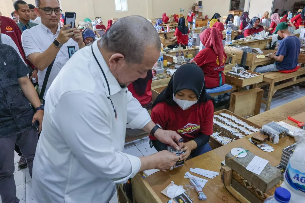 Berdampak Serius Terhadap IHT di Jatim, Ketua DPD RI Soroti Kenaikan Cukai 10%