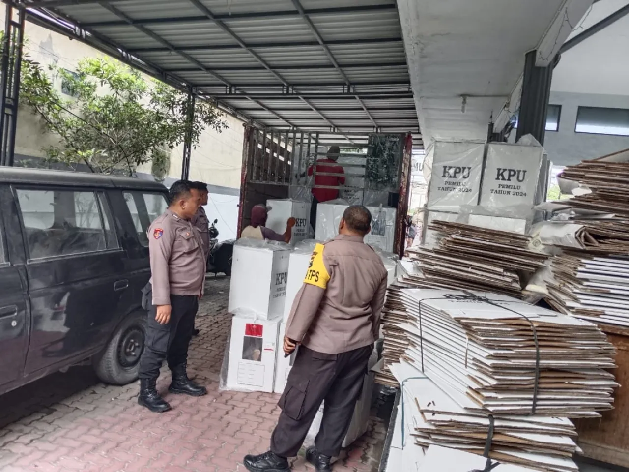 Polres Gresik Pastikan Pengamanan Masif Kotak Surat Suara di Tingkat PPK