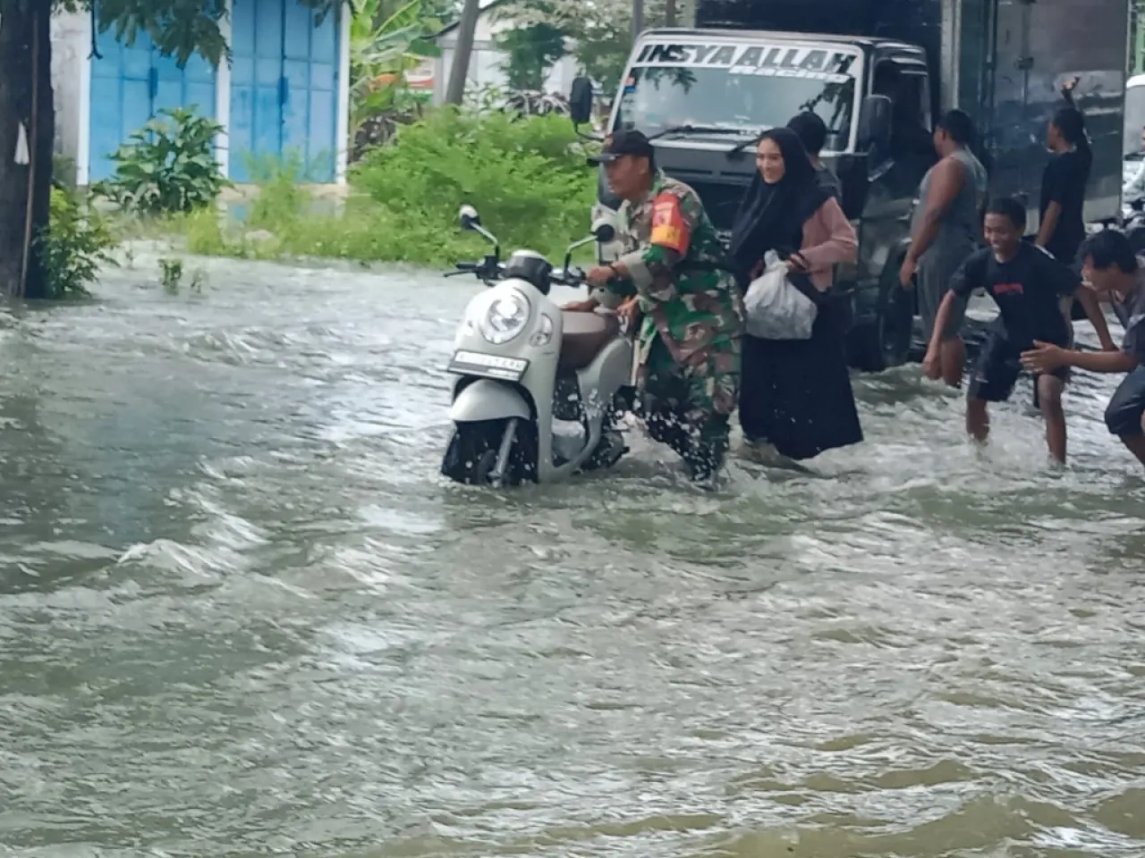 Sering Kebanjiran, Warga Benjeng dan Balongpanggang Tak Kaget Hadapi Musibah Tahunan Ini