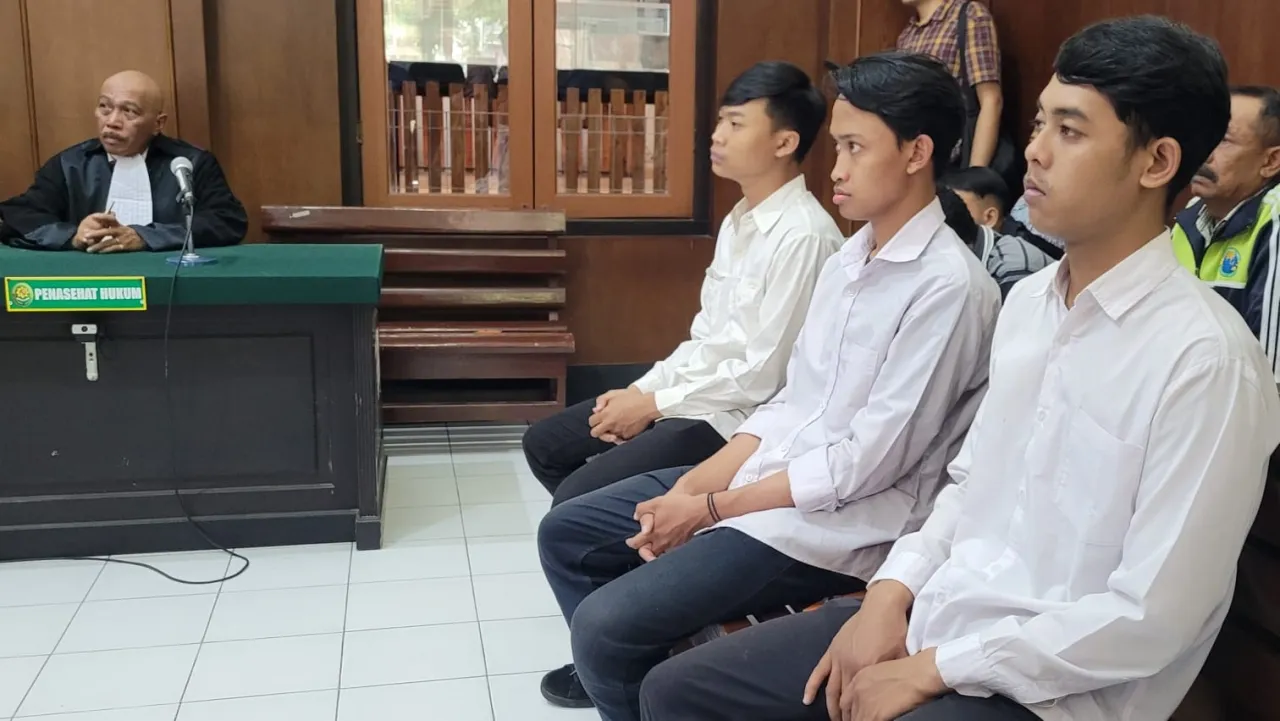 3 Pengeroyok di Cafe hanya Dihukum 4 Bulan Bui, Dikurangkan Sepertiga Selama Tahanan Rumah