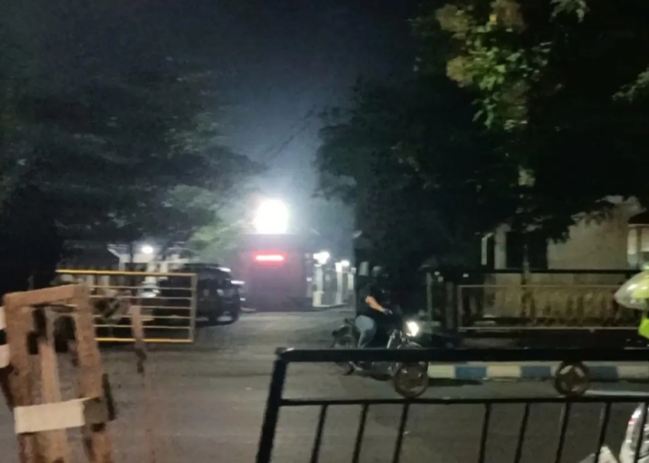 Diduga Milik Oknum Anggota Polres Sampang, Motor R2 Knalpot Brong Terkesan Dibiarkan