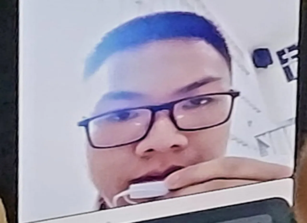 Sales Mobil Jadi Budak Judi Online Bola Disidang di PN Surabaya, Albert William Jadi Pesakitan