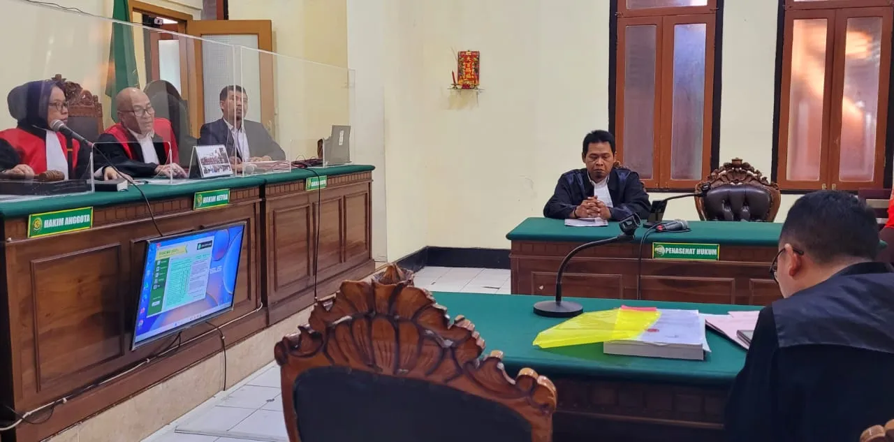 Sidang Perkara Pidana Tawuran dan Pencurian Sepeda Motor, Roby Buron, Alfin Bagus dan Michael Marcello Jadi Pesakitan
