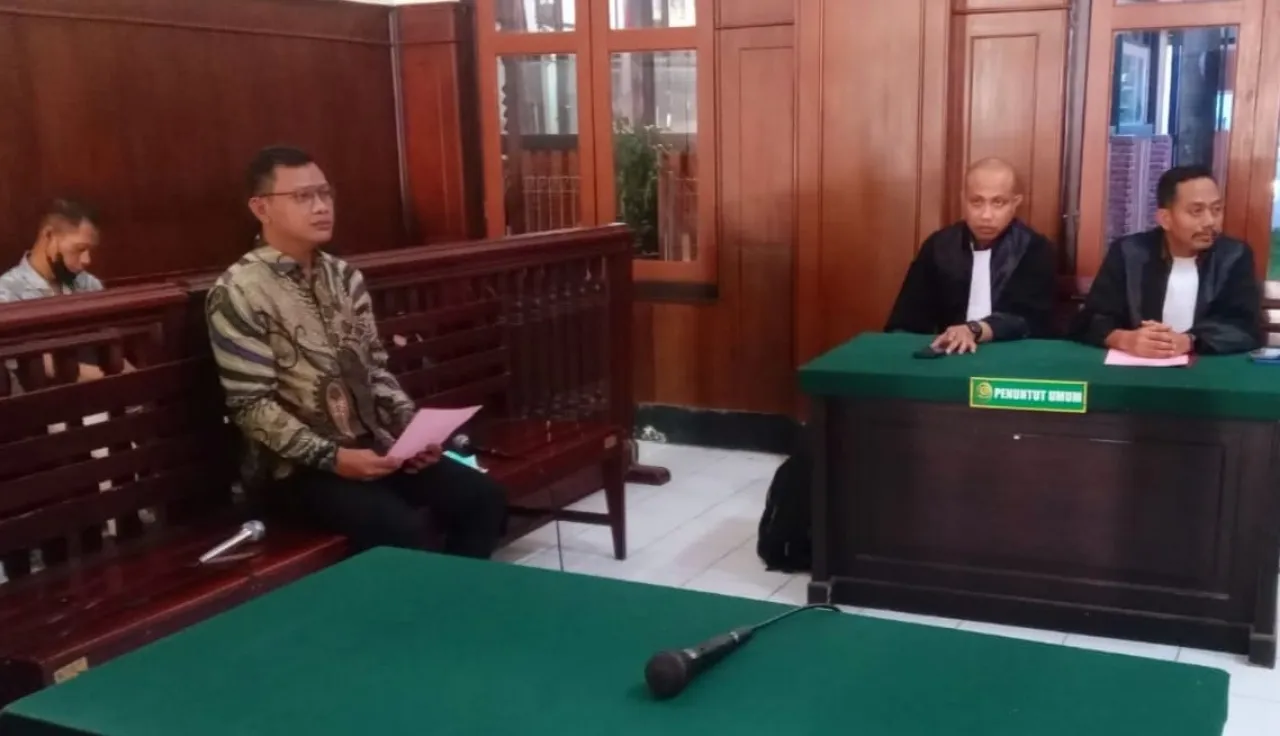 Karyawan RSUD Dr. Soetomo Tampar Istrinya hingga Robek dan Berdarah, Dedy Kurniawan Dituntut 2 Bulan Bui
