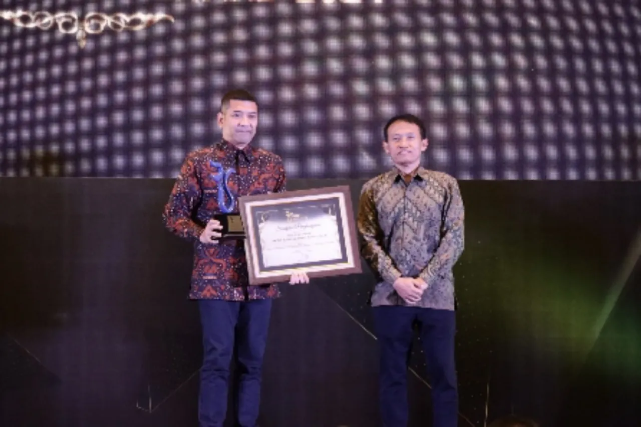 Berhasil Jaga Kamtibmas Selama Pemilu, Kapolres Gresik Raih Penghargaan Radar Surabaya Awards 2024