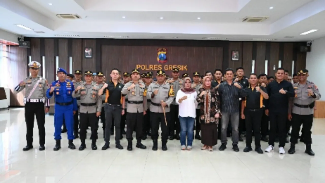 Kapolres Gresik AKBP Arief Kurniawan Kukuhkan Komite Olahraga Polri di Mapolres Gresik