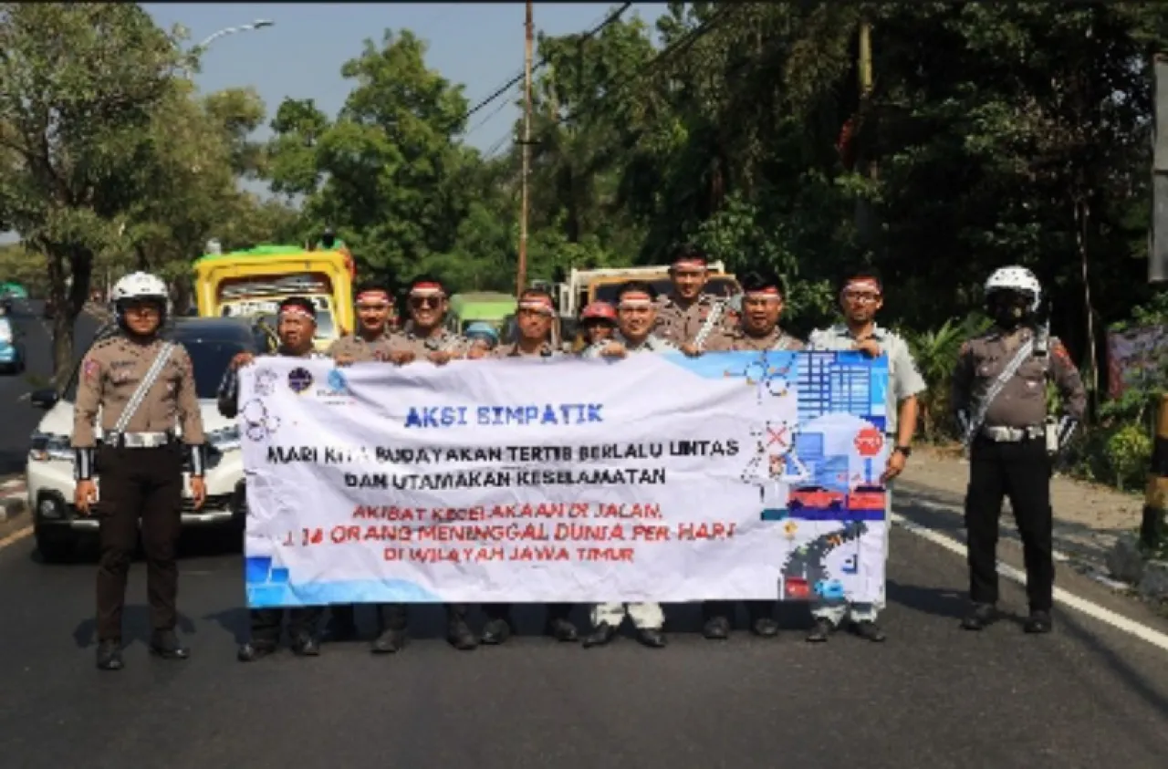 Satlantas Polres Gresik dan Jasa Raharja; Mari Memaknai Kemerdekaan dengan Menjaga Keselamatan dalam Berlalu Lintas