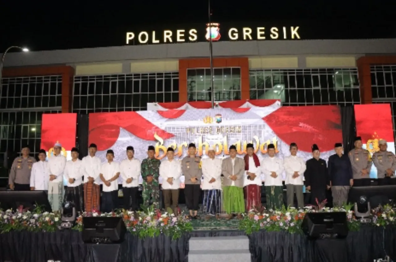 Polres Gresik Bersholawat dan Doa Bersama Jaga Pemilu Damai di Gresik