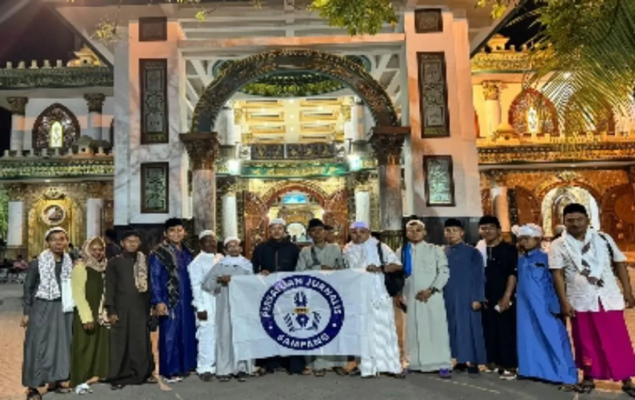 Perjalanan Spiritual PJS Gelar Ziarah Wali Songo, Doakan Sampang Damai Jelang Pilkada 2024