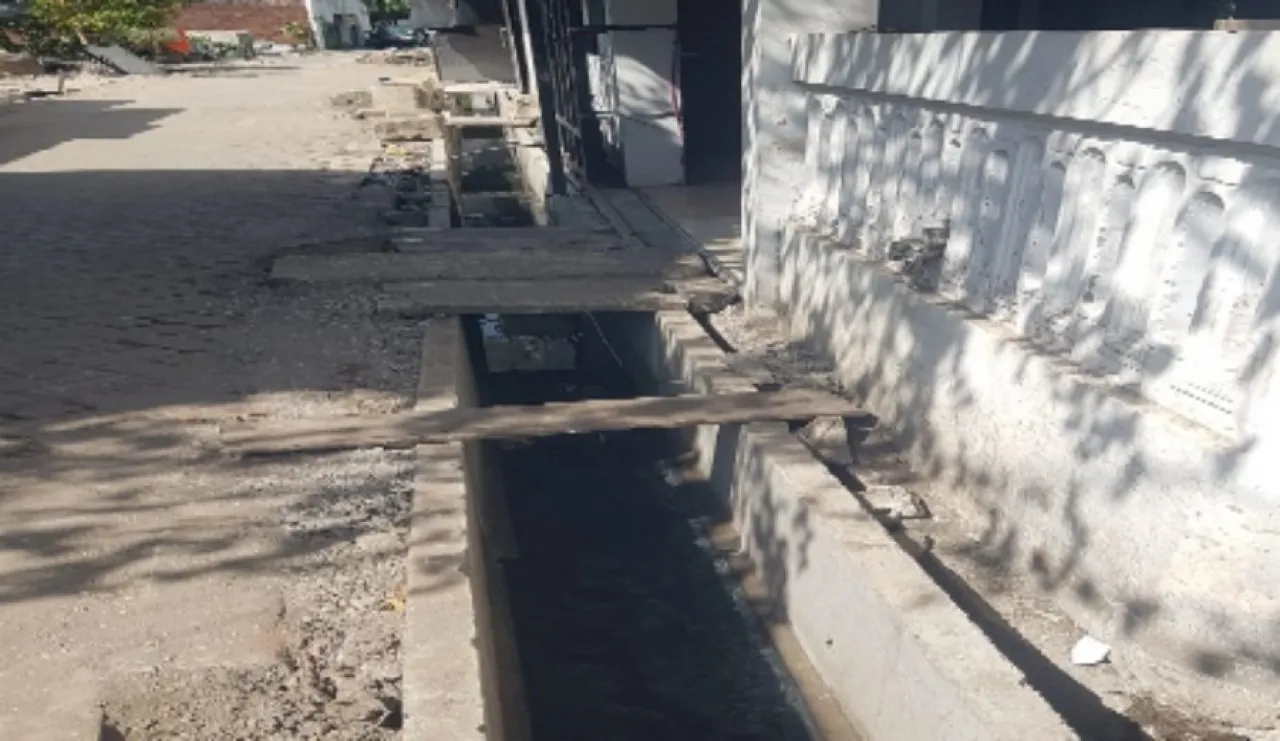 Terkesan Asal Pasang, Pekerjaan Saluran U-Ditch Medokan Timur IIA Layak Diperiksa