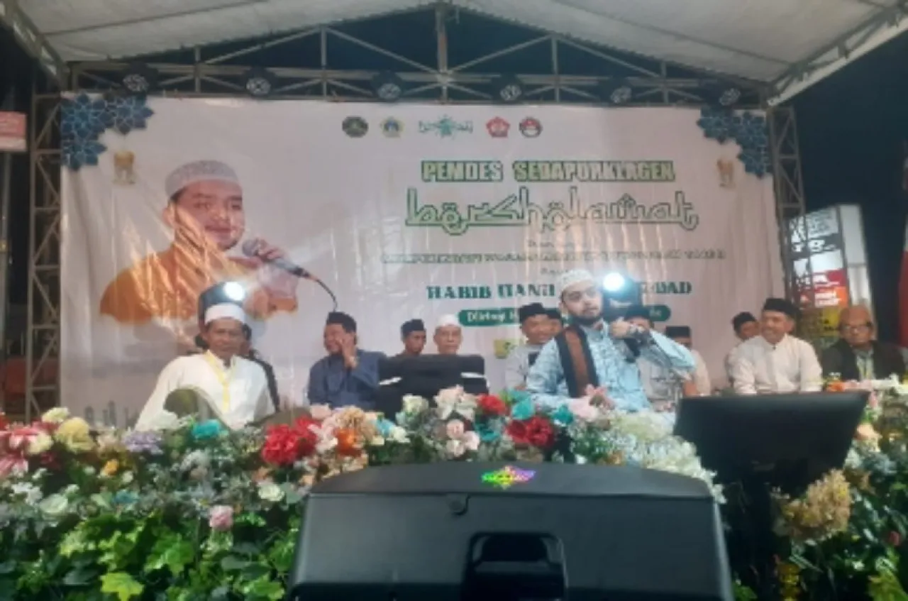 Pemdes Sedapur Klagen Peringati Maulid Nabi Muhammad SAW, Bersholawat bersama Habib Al-Haddad