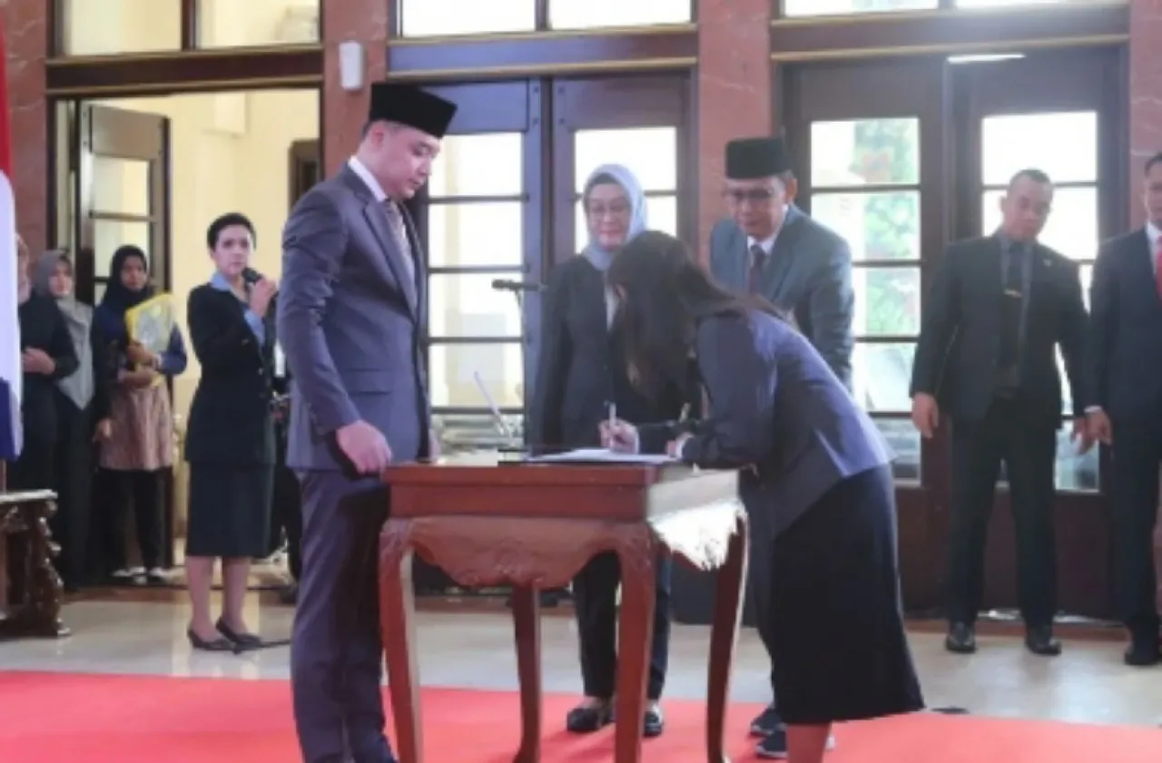 Isi Kekosongan agar Pelayanan Berjalan Optimal, Wali Kota Eri Cahyadi Kembali Lantik 63 Pejabat
