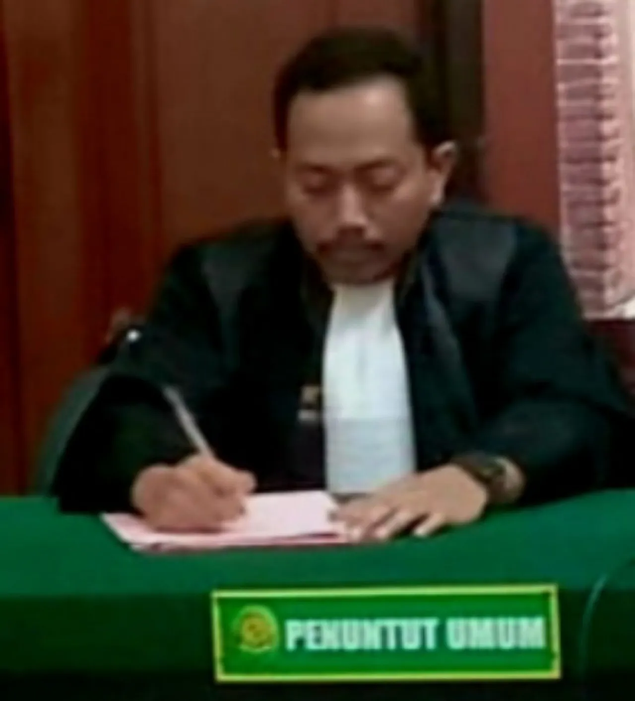 Warga Panjang Jiwo Surabaya Main Judi Online Slot Gate Olympus, Roberto Alexander Dihukum 8 Bulan Bui