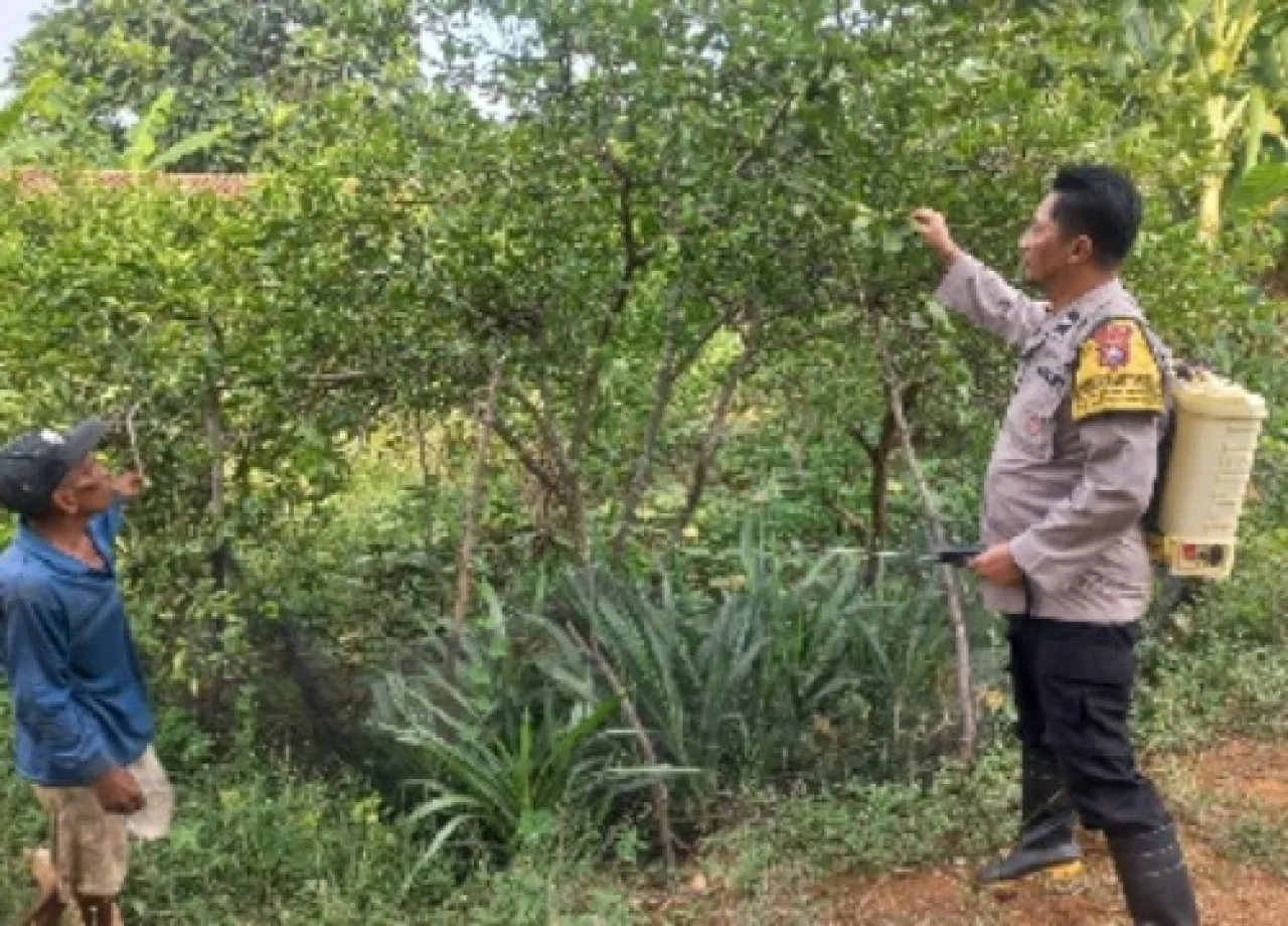 Bhabinkamtibmas Kebon Agung Jadi Garda Depan Ketahanan Pangan, Ajak Warga Manfaatkan Lahan Kosong