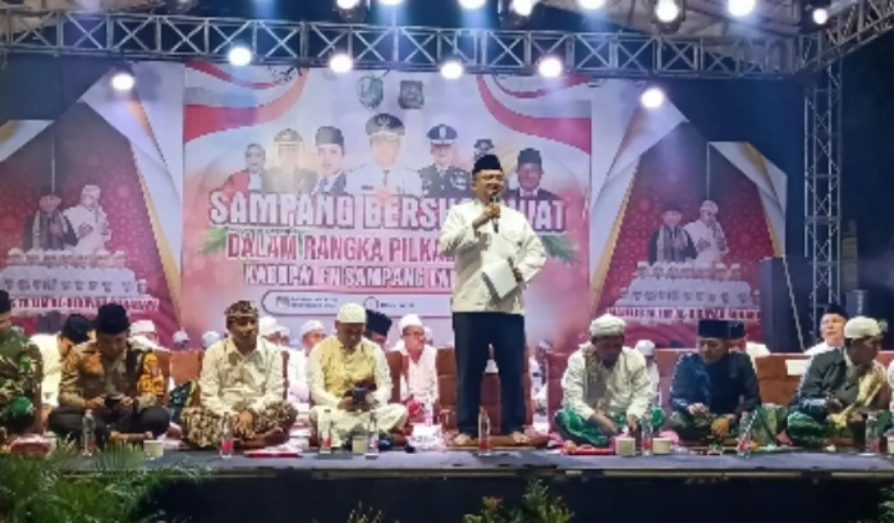 Dalam Rangka Pilkada Damai di Sampang 2024, Pj Bupati Rudi Arifiyanto Buka Kegiatan Bersholawat bersama Ribuan Warga