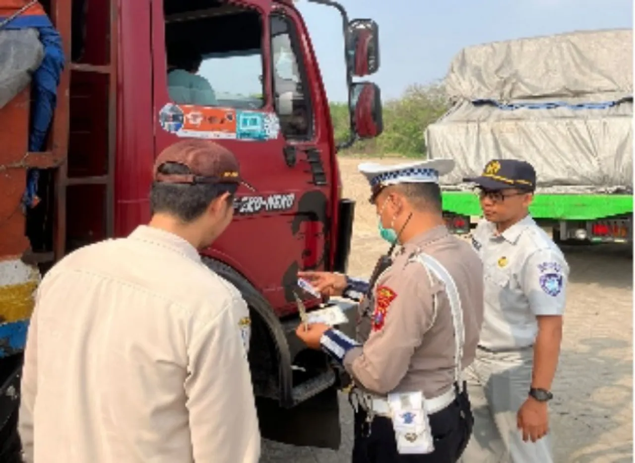 Tingkatkan Kesadaran Pengendara, Satlantas Polres Gresik Lakukan Penertiban