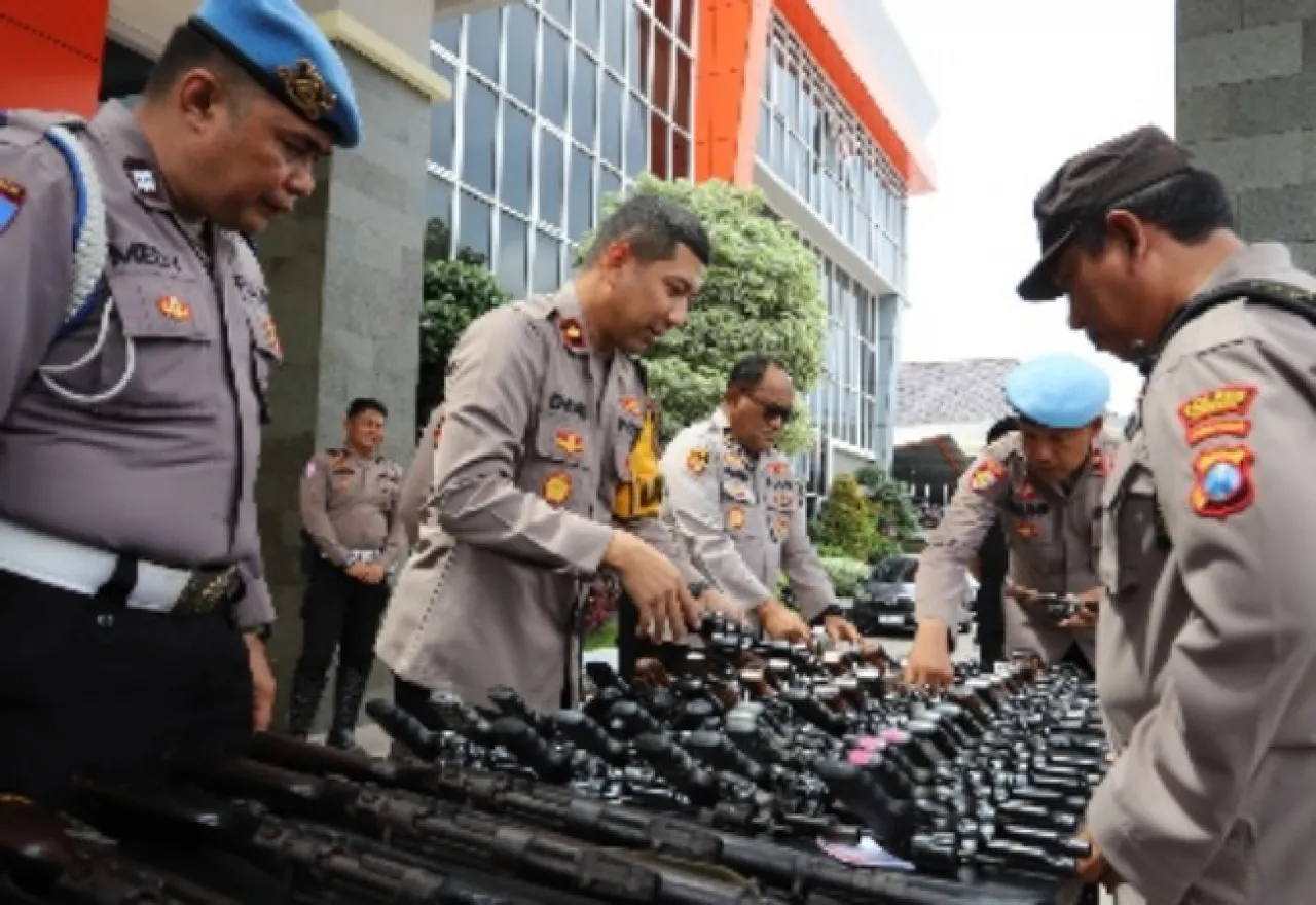 Usai Apel, Polres Gresik Gelar Pemeriksaan Senjata Api