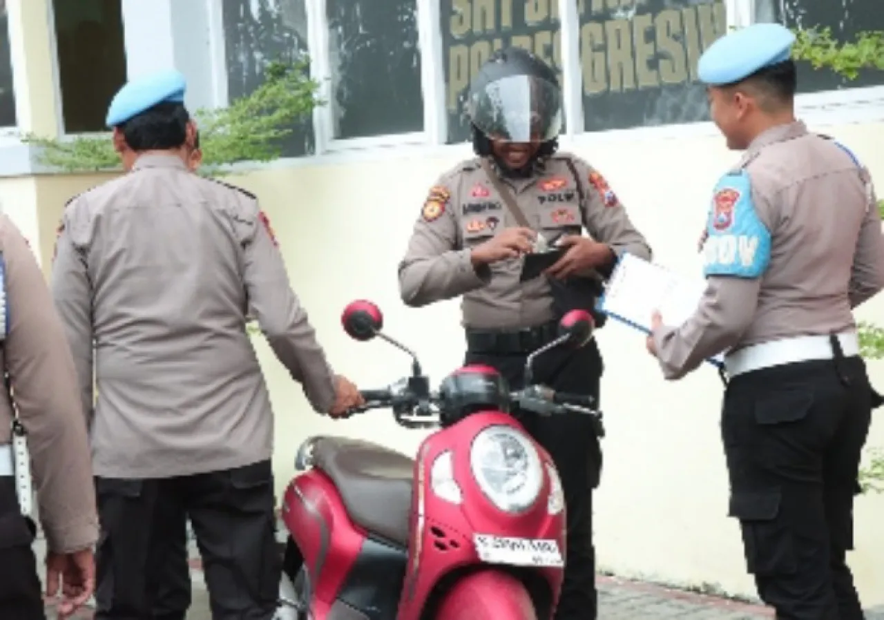 Propam Polres Gresik Gelar Pengecekan Kelengkapan Kendaraan Pribadi Guna Tegakkan Disiplin
