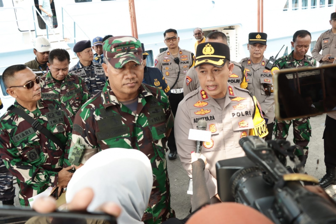 Kapolres Gresik Bersama Dandim 0817 Gresik Terjunkan Tim Trauma Healing untuk Korban Gempa di Pulau Bawean