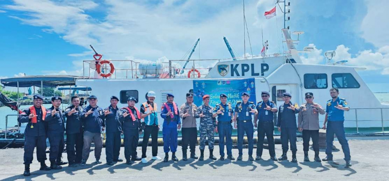 Gelar Patroli Laut Gabungan Jaga Harkamtibmas di Perairan Gresik Aman Kondusif