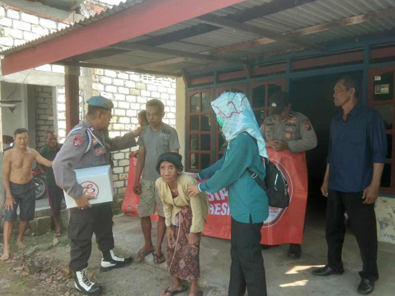Polsek Cerme Bagikan Bantuan Sosial dan Santunan dalam Rangka Hari Bhayangkara ke-78