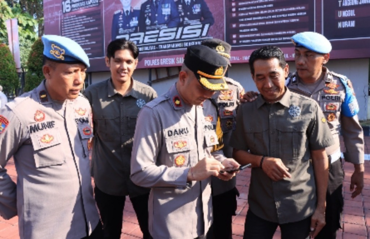 Polres Gresik Langsung Sidak Handphone Anggota Setelah Apel, Antisipasi Judi Online
