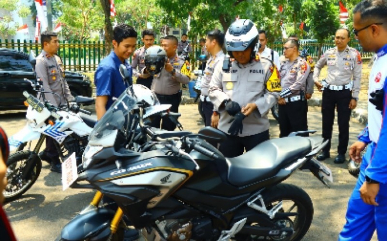 Dorong Keselamatan Berkendara, Polres Gresik Gelar Pelatihan Safety Riding bersama MPM Honda Jatim