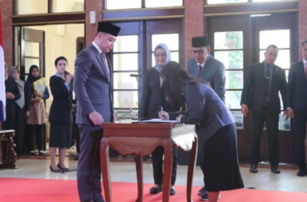Isi Kekosongan agar Pelayanan Berjalan Optimal, Wali Kota Eri Cahyadi Kembali Lantik 63 Pejabat
