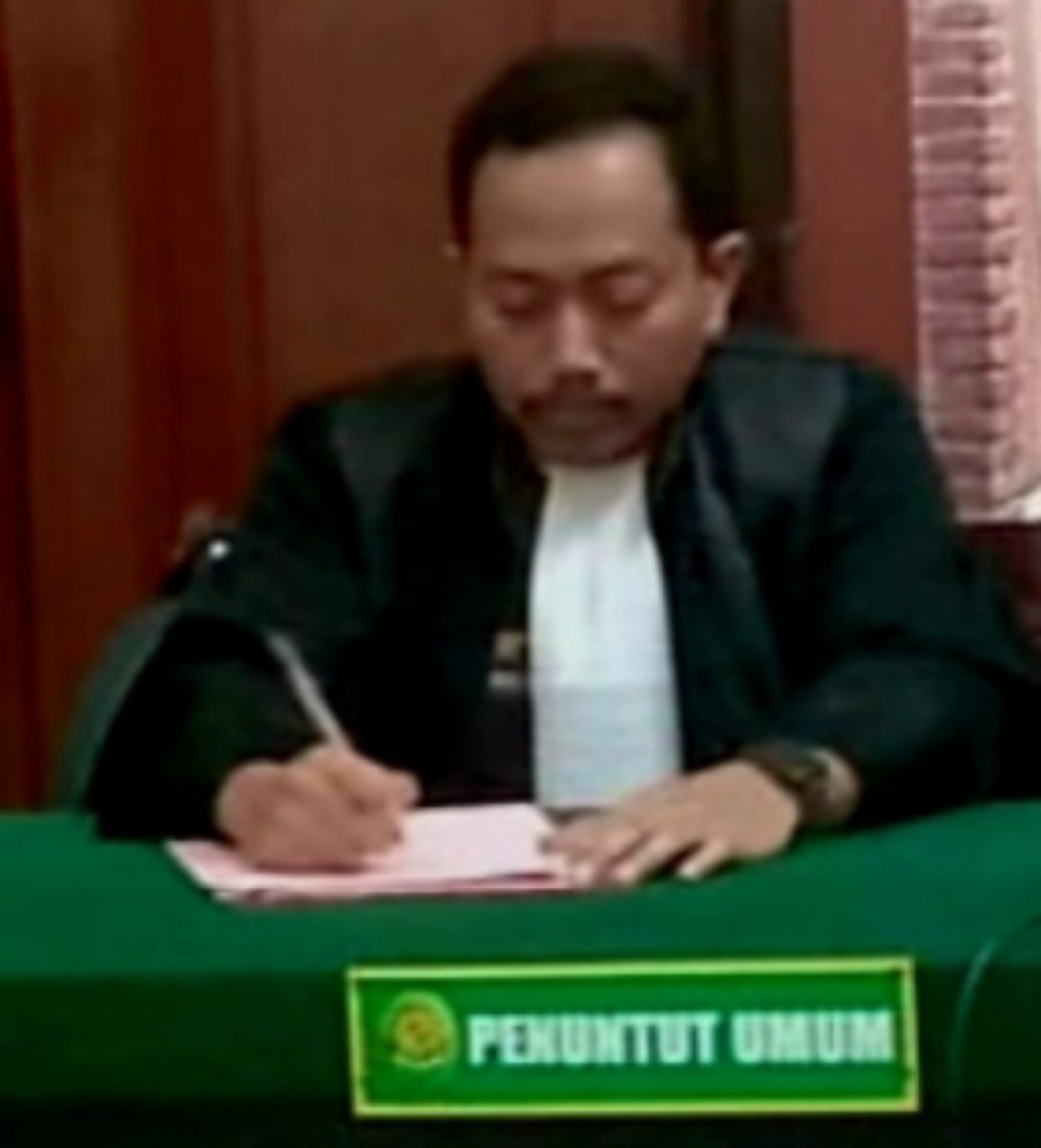 Warga Panjang Jiwo Surabaya Main Judi Online Slot Gate Olympus, Roberto Alexander Dihukum 8 Bulan Bui