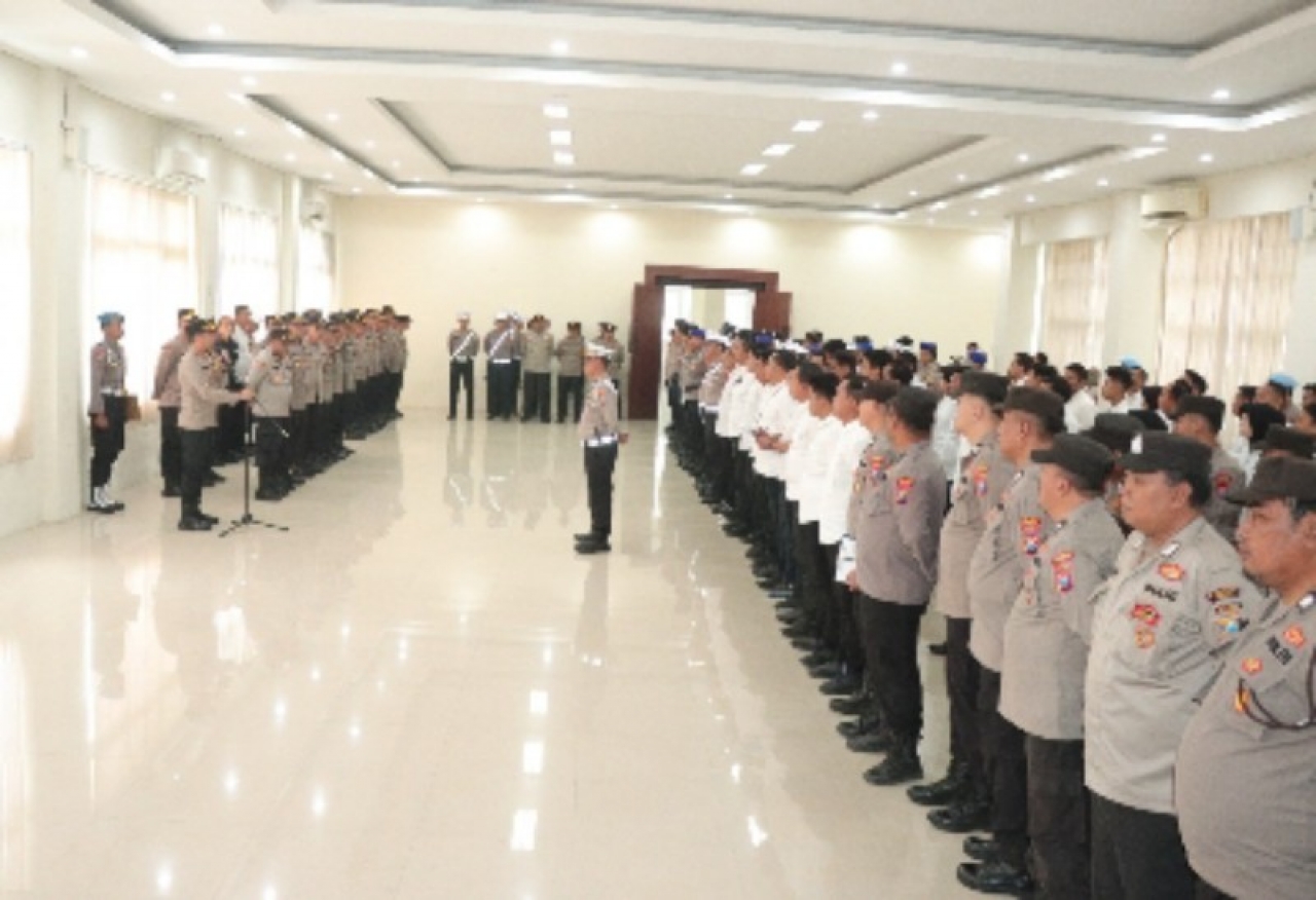 Adanya Cuaca Ekstrim, Ini Pesan Wakapolres Gresik saat Apel Pagi