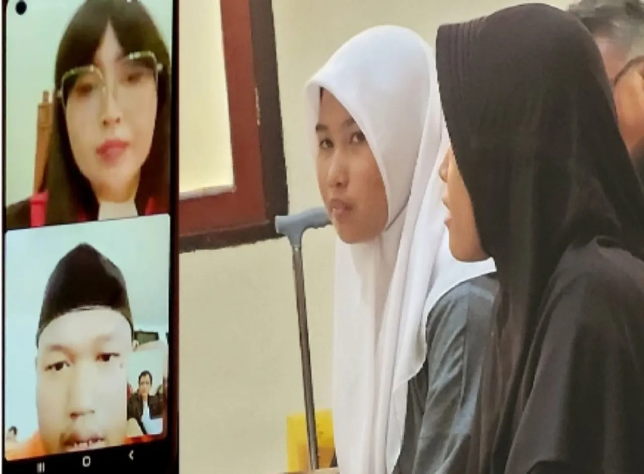 Rochmani Diadili di PN Surabaya, Perkara Pencurian Handphone