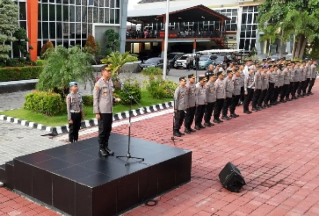 Pimpin Apel Perdana, Kapolres Gresik Tekankan Profesionalisme dan Disiplin Anggota