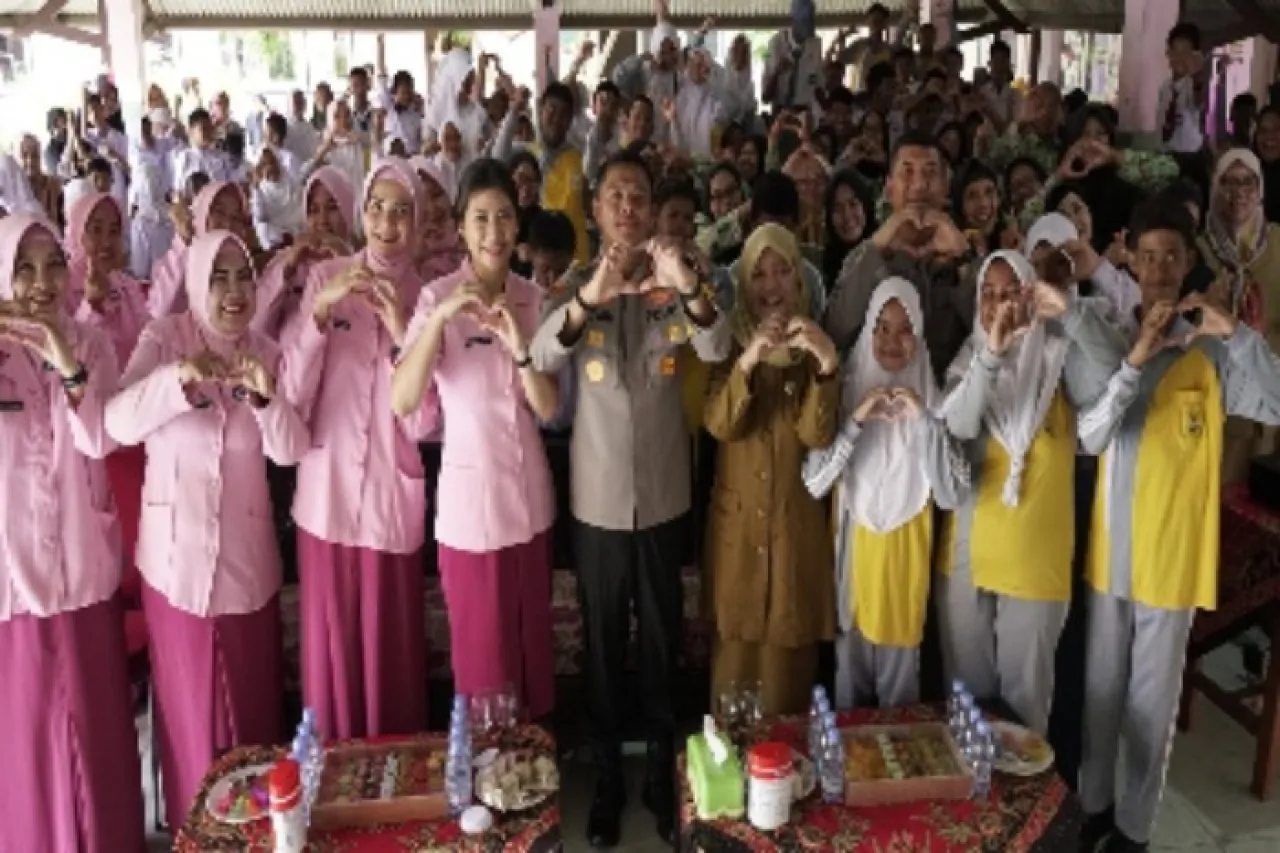 Dukung Pendidikan Generasi Muda Yang Berdaya Saing, Kapolres Gresik Kunjungi SLB AB Kemala Bhayangkara 2 Gresik