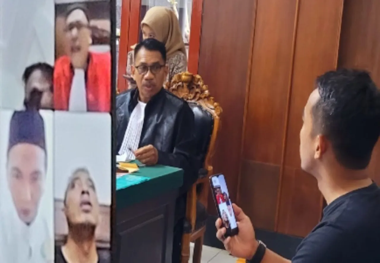 Main Judi Online Slot Dingdong di Hotel Novotel Surabaya, Eko Sugiono Dihukum 15 Bulan Bui, Denda Rp5 Juta