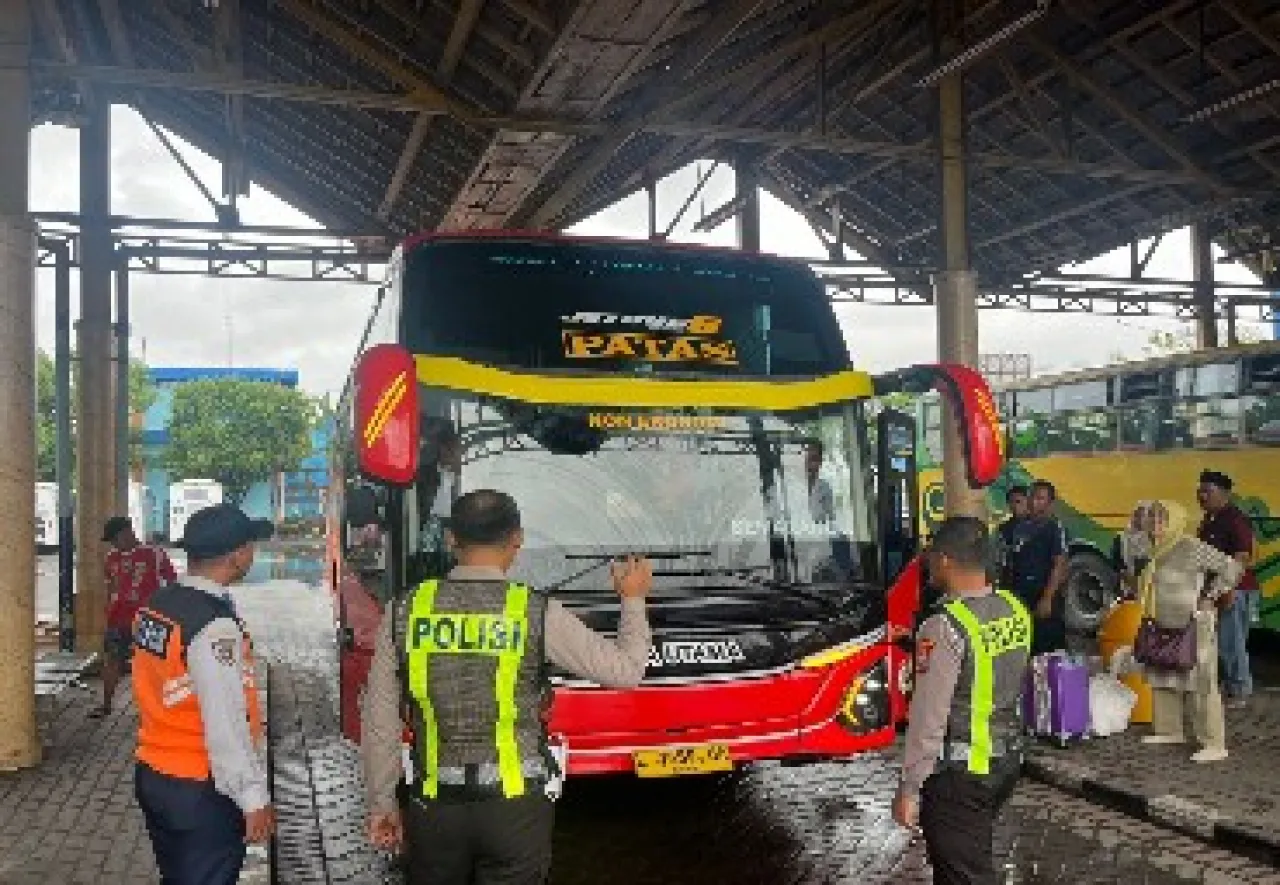 Libur Imlek dan Isra' Mi'raj Kondusif, Satlantas Polres Gresik Patroli Antisipasi Gangguan Kamseltibcarlantas