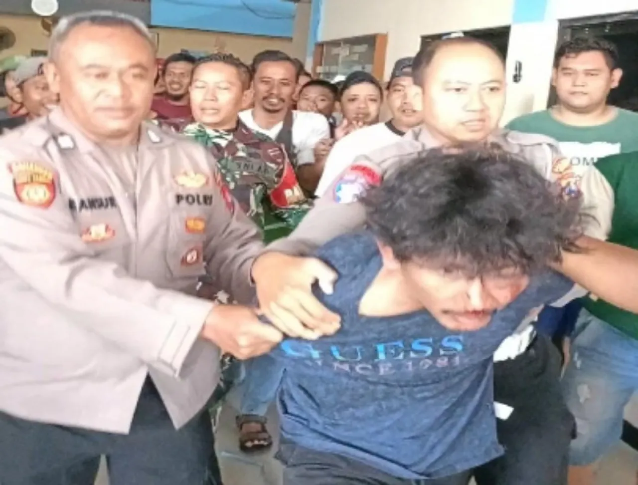 Maling Handphone Asal Surabaya Babak Belur Dihajar Warga Driyorejo