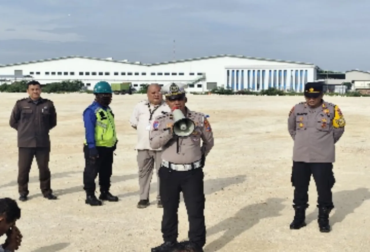 Tingkatkan Kedisiplinan Berlalu Lintas, Satlantas Polres Gresik Gelar Edukasi Keselamatan Pengemudi Truk PT. KAS Manyar
