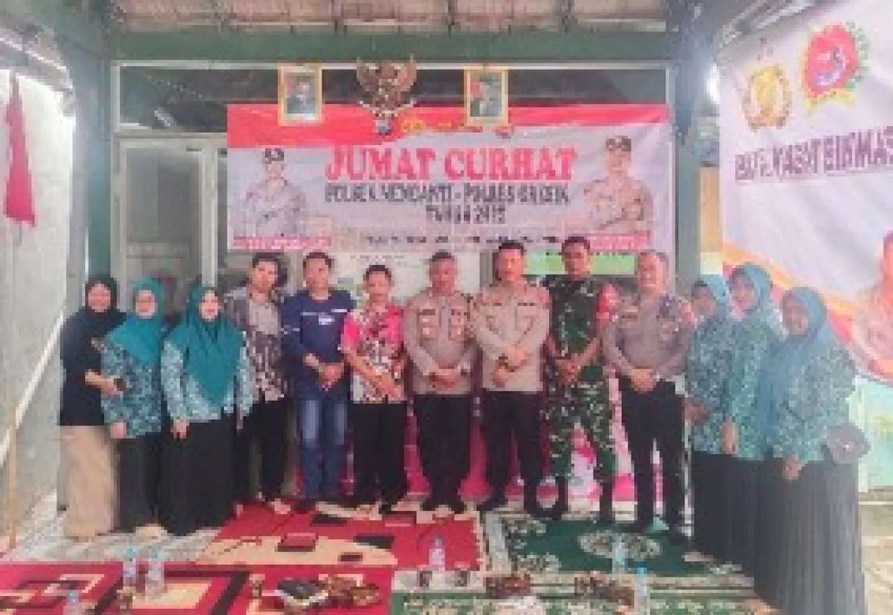 Gelar Jum'at Curhat di Desa Pelemwatu, Polres Gresik Siap Tindak Lanjuti Aspirasi Warga
