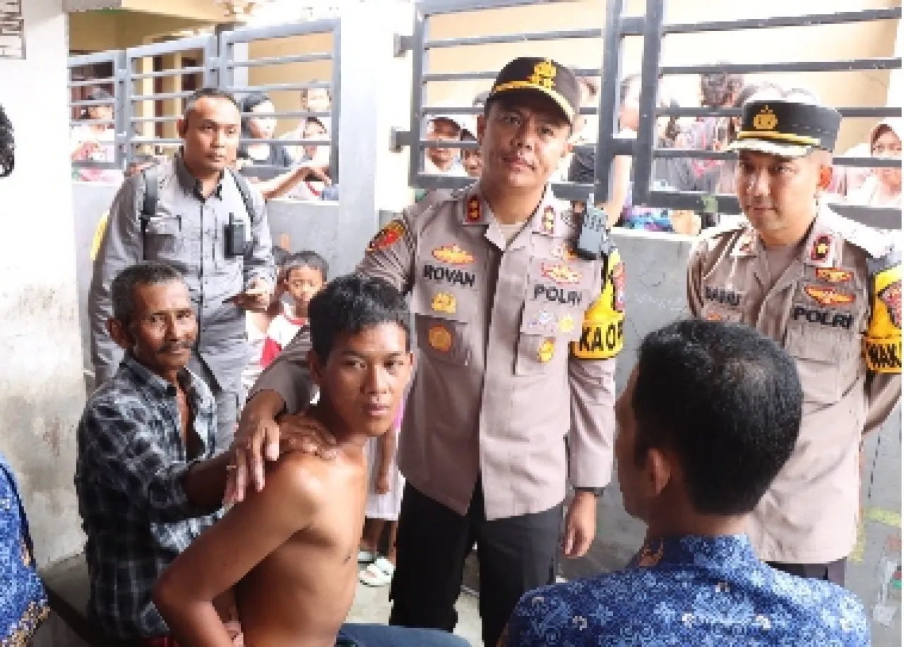 Bentuk Kepedulian, Kapolres Gresik Bersama Ipda Purnomo Bantu Rehabilitasi Warga dengan Gangguan Jiwa