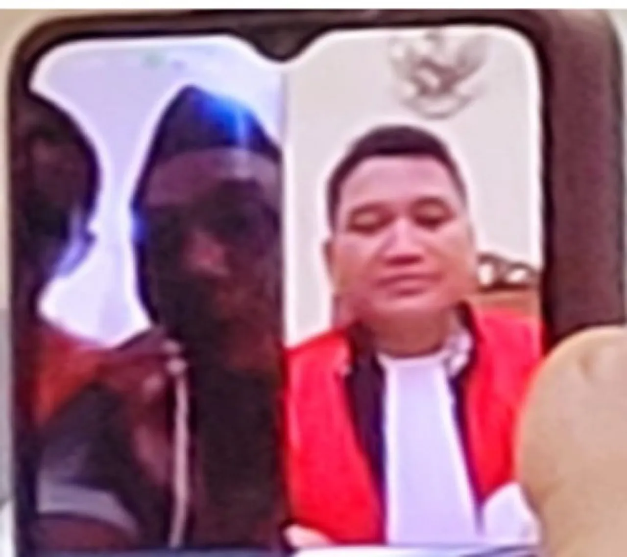 Main Judol Mahjong Ways di Ruang Tunggu Gapura Surya Surabaya, Siswanto dan Jarokhim Dituntut 10 Bulan Penjara
