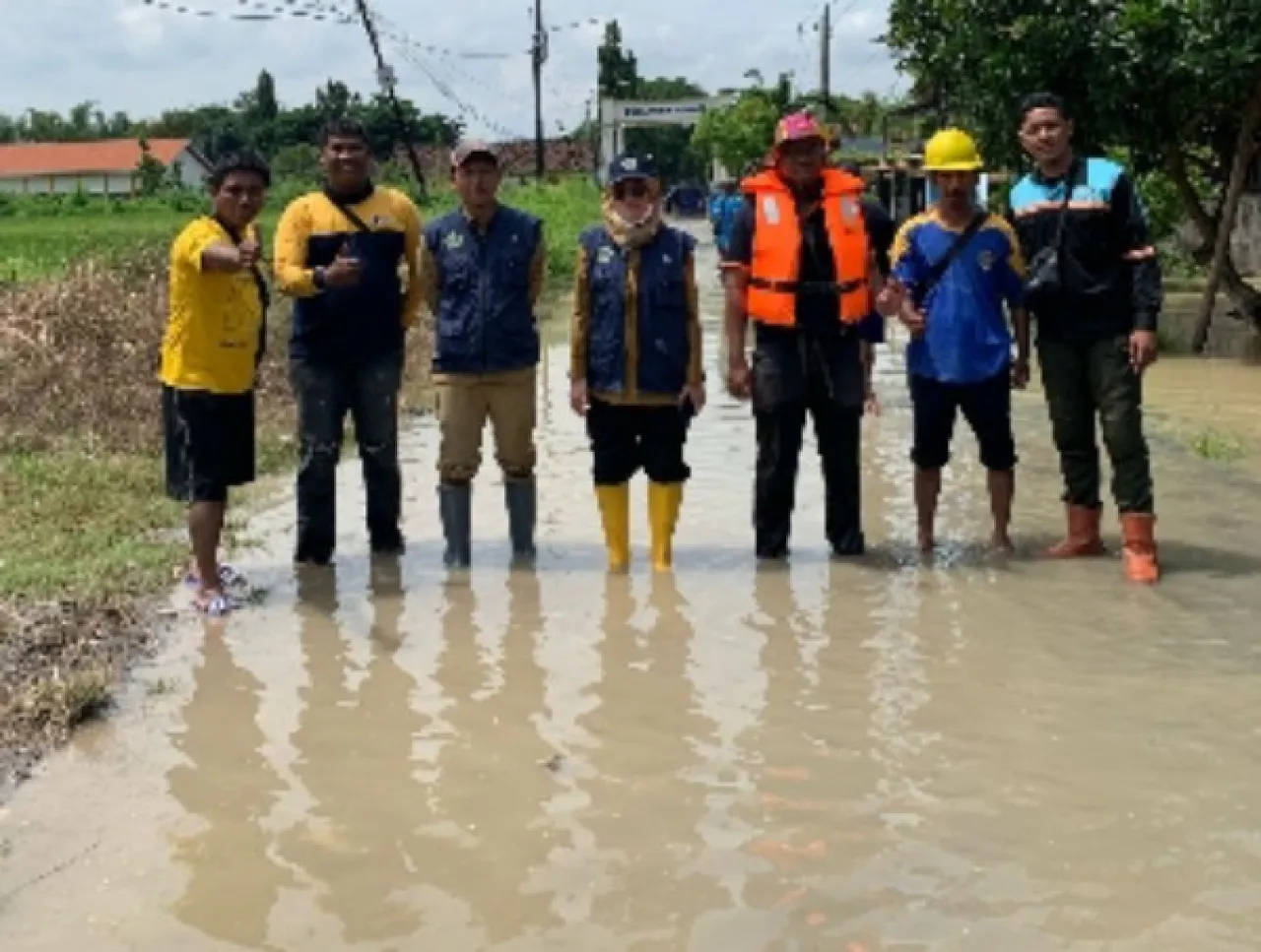 Kadis PUTR Gresik Tinjau Langsung Banjir di Desa Delik Sumber, Gresik, Begini Tanggapannya..