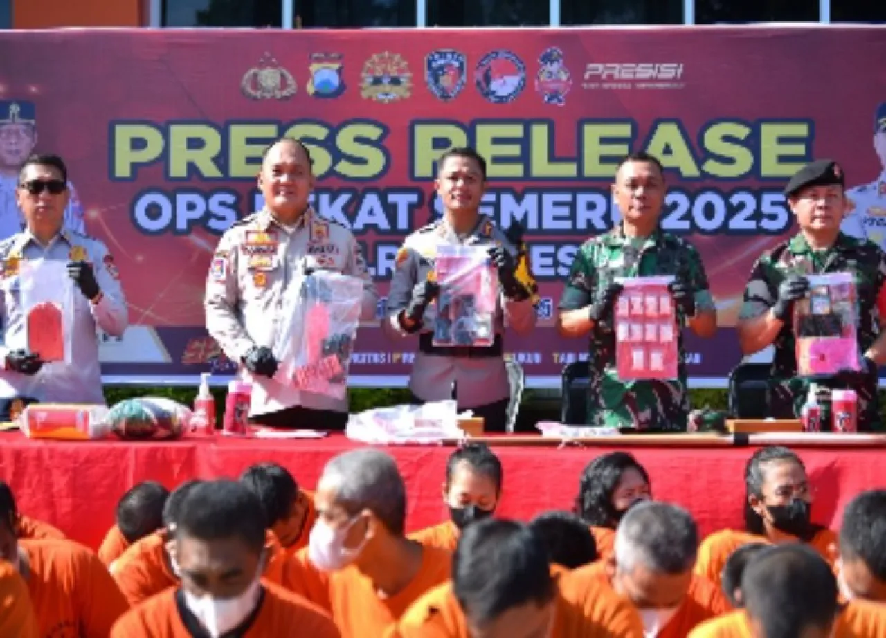 Polres Gresik Berhasil Ungkap 121 Kasus dan Amankan 146 Tersangka Dalam Operasi Pekat Semeru 2025