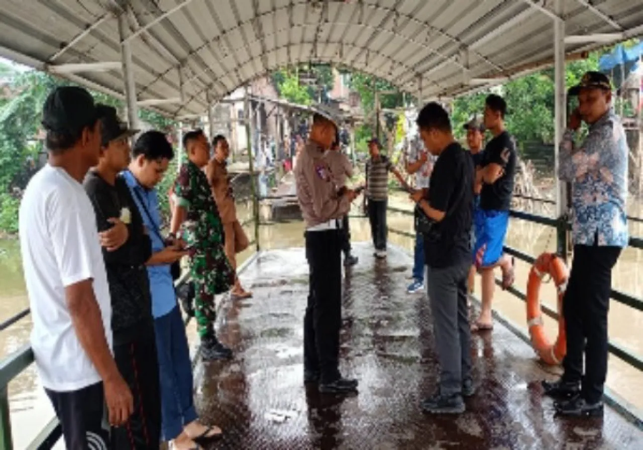 Gerak Cepat, Polres Gresik Lakukan Pencarian Wanita Tenggelam di Sungai Kalimas Driyorejo Gresik
