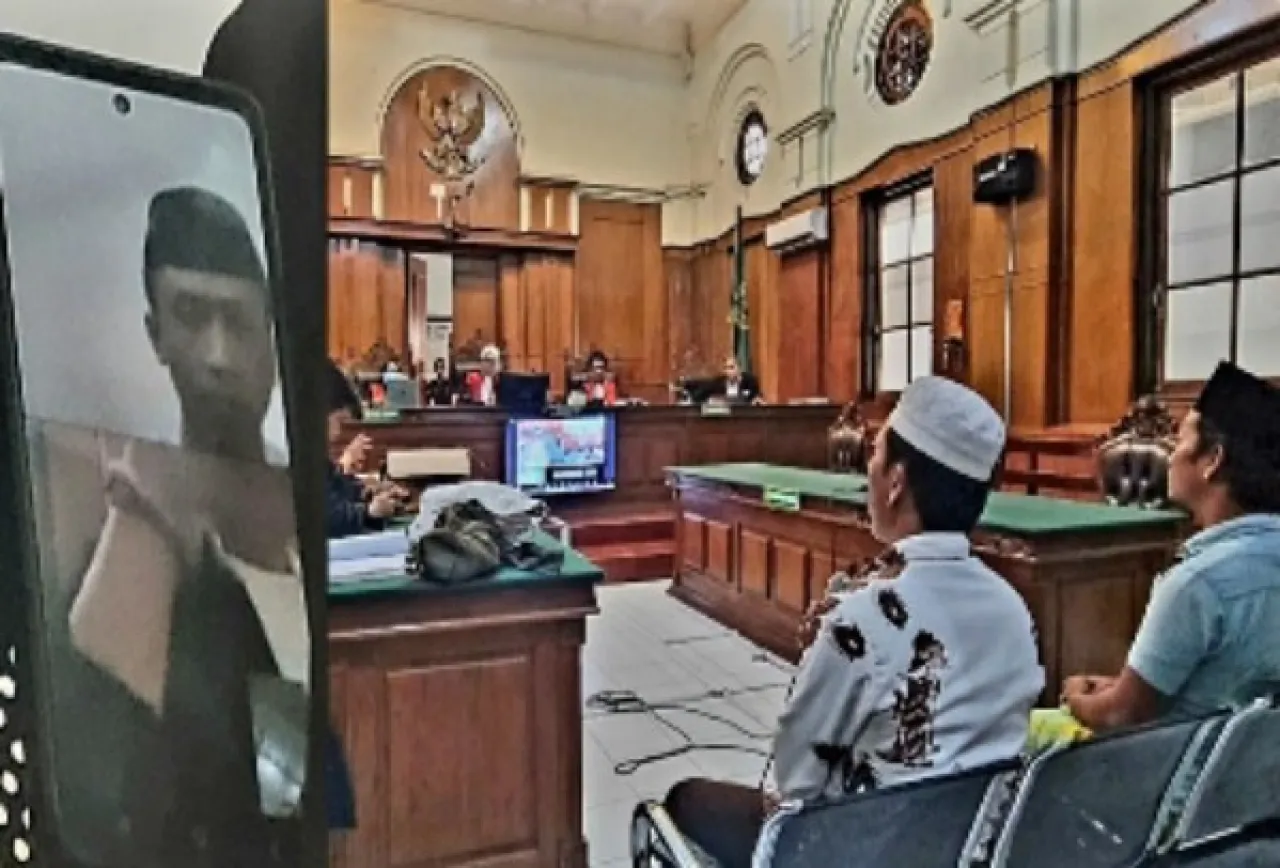 Kirim Rokok Ilegal 93 Ball, Negara Dirugikan Rp206 Juta, Ansori Dihukum 18 Bulan Penjara, Denda Rp413.924.800