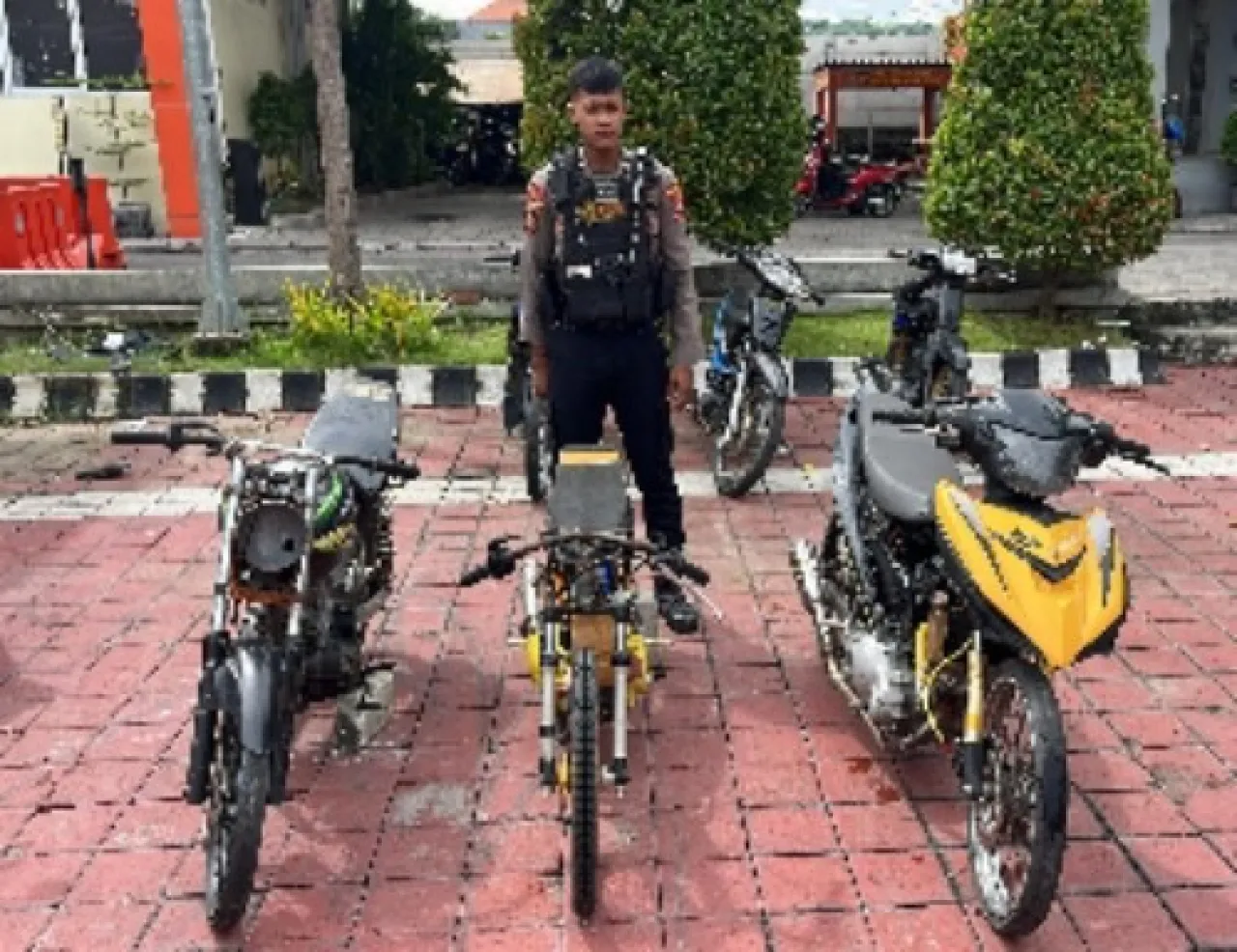 Saat Patroli, Tiga Motor Modifikasi Tanpa Plat Nomor Berhasil di Amankan Raimas Kalam Munyeng Polres Gresik