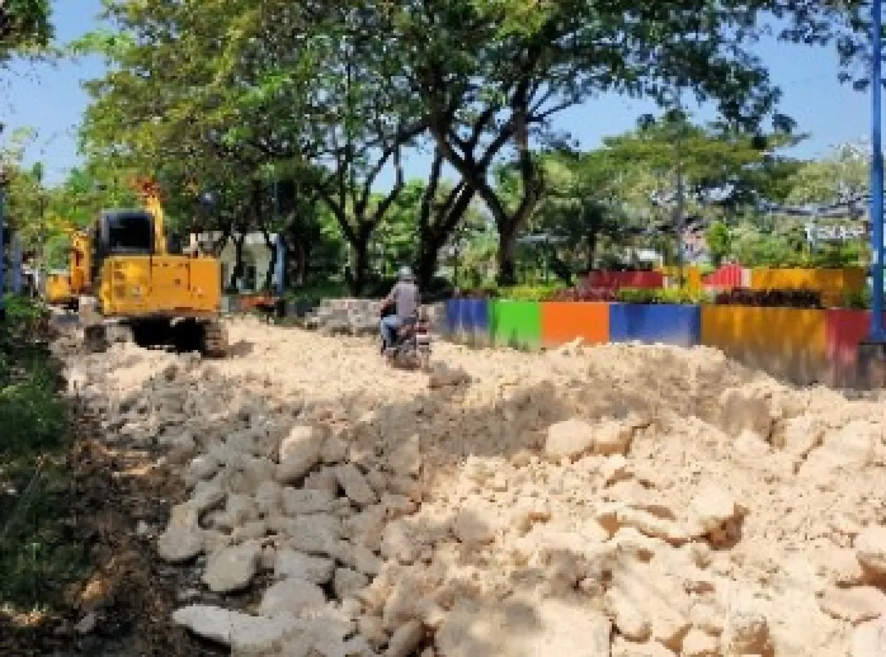 Aktivis Projo Soroti Proyek Jalan Dinas PUPR Sampang Sebesar Rp 4 Miliar