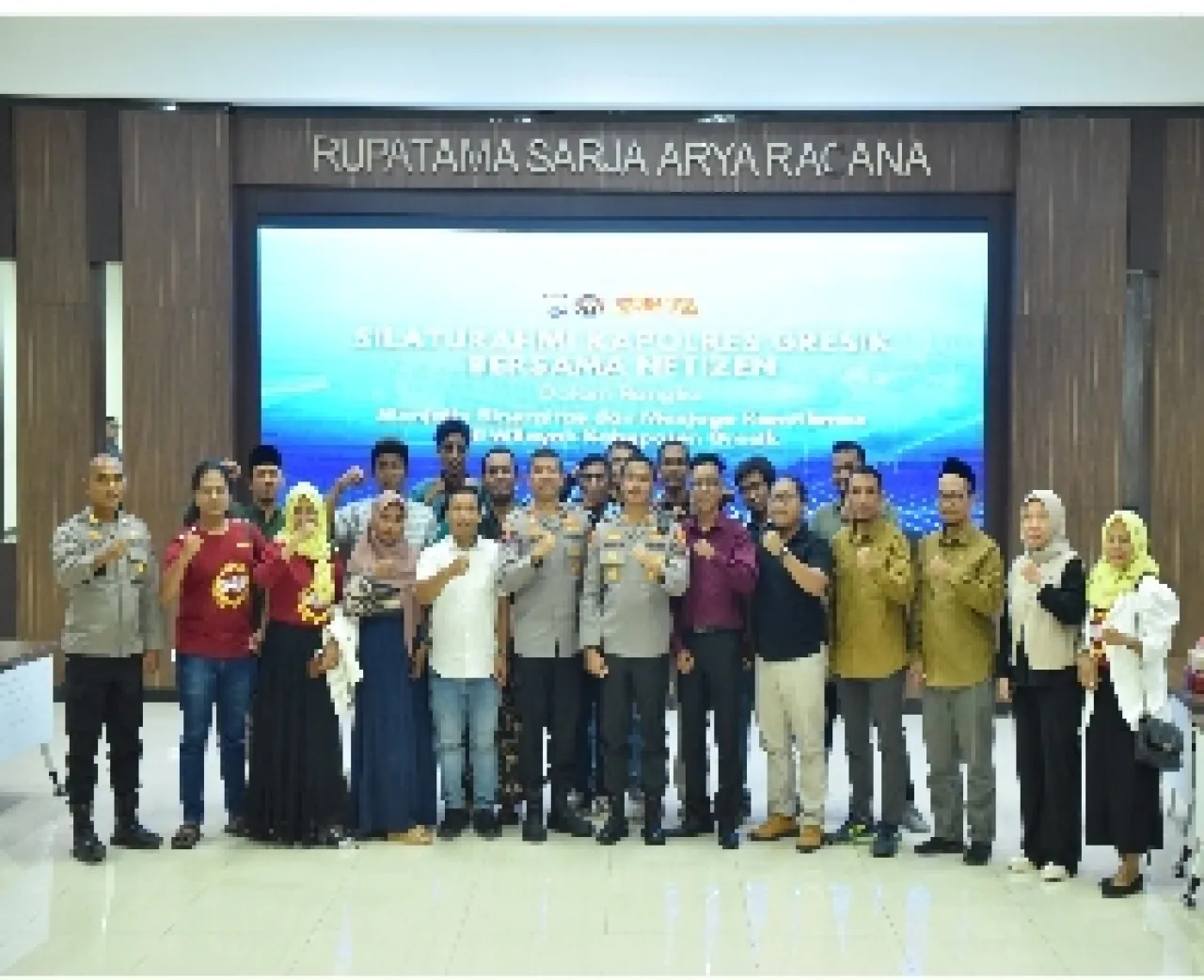 Kapolres Gresik Diskusi Santai Dengan Penggiat Medsos, Jaga Kamtibmas dan Tangkal Hoaks