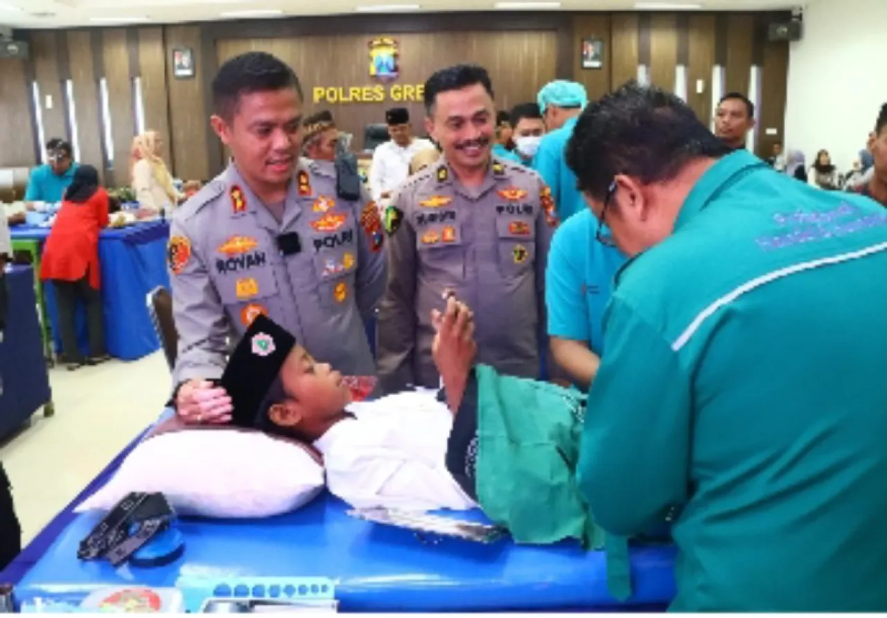 Meriahkan Hari Bhayangkara ke-79, Polres Gresik Gelar Khitanan Massal